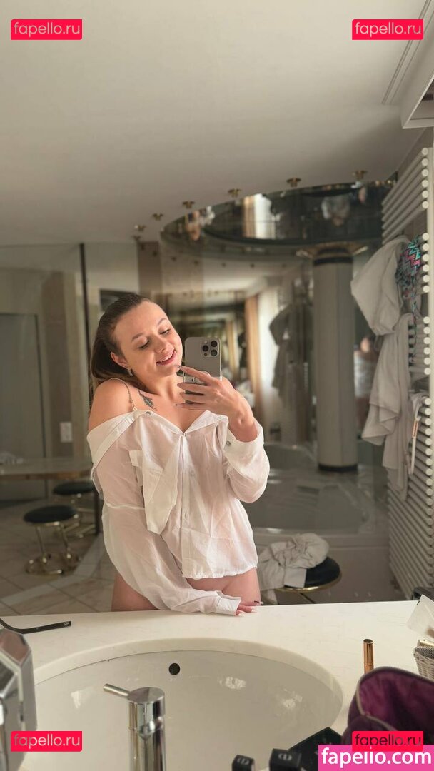 mika_tyan Onlyfans Photo Gallery 