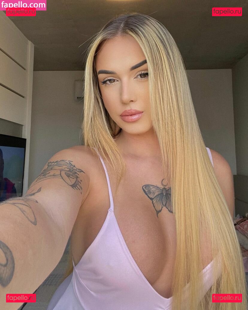 Hillary / Hillawood / https: Onlyfans Photo Gallery 