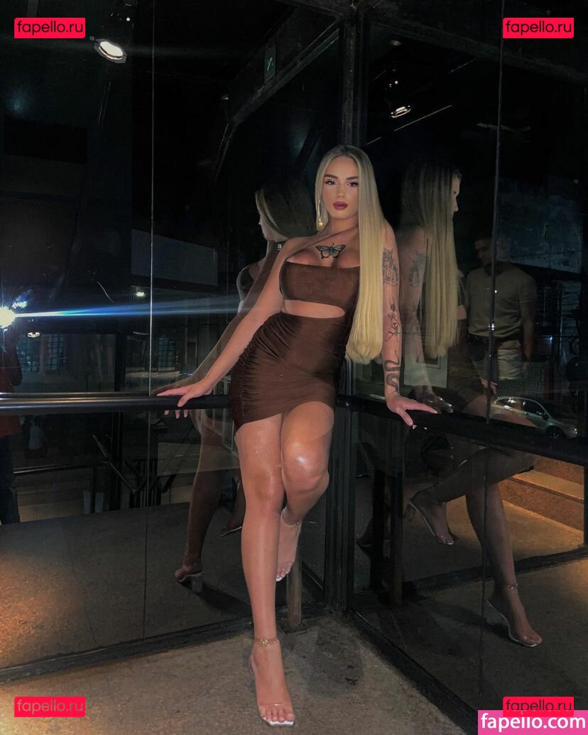 Hillary / Hillawood / https: Onlyfans Photo Gallery 