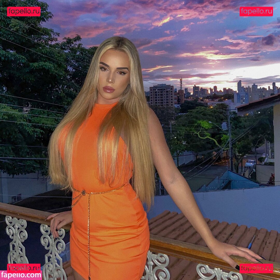 Hillary / Hillawood / https: Onlyfans Photo Gallery 