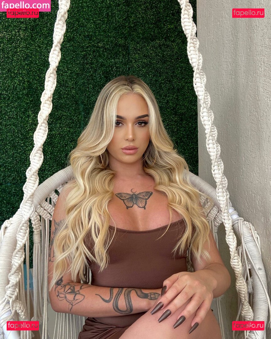 Hillary / Hillawood / https: Onlyfans Photo Gallery 