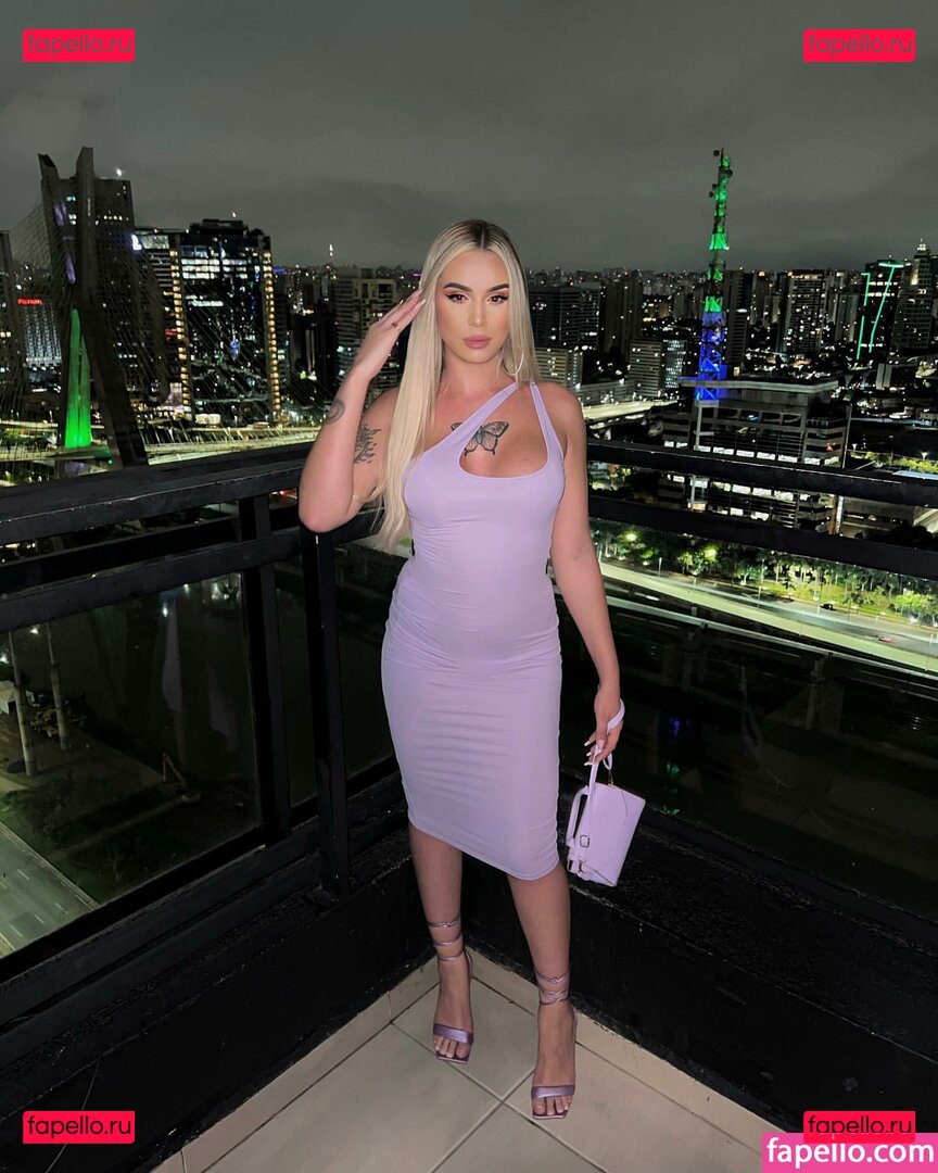 Hillary / Hillawood / https: Onlyfans Photo Gallery 