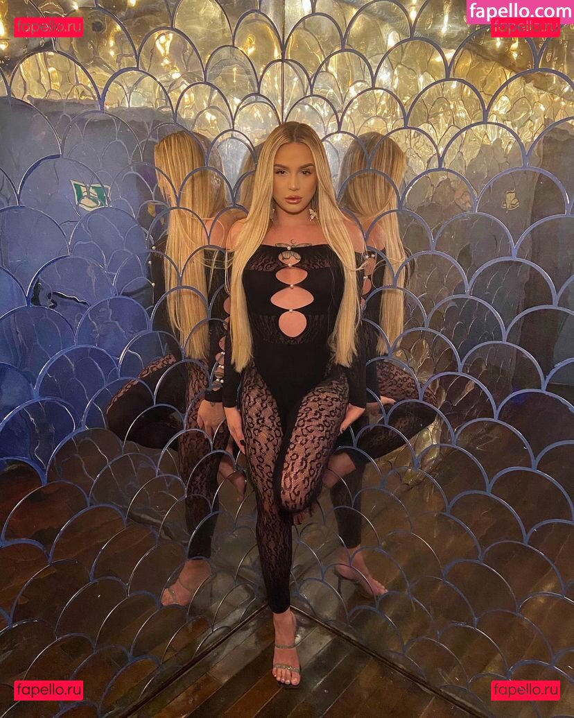 Hillary / Hillawood / https: Onlyfans Photo Gallery 