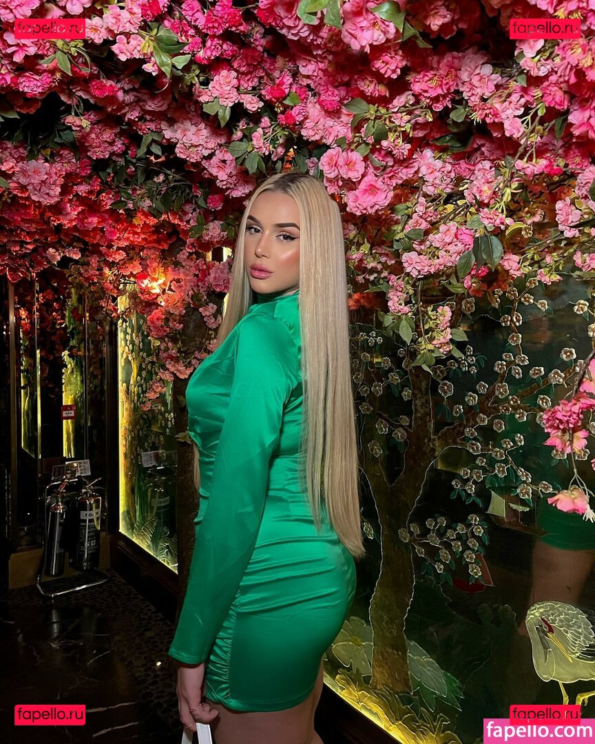 Hillary / Hillawood / https: Onlyfans Photo Gallery 