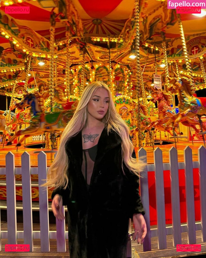 Hillary / Hillawood / https: Onlyfans Photo Gallery 