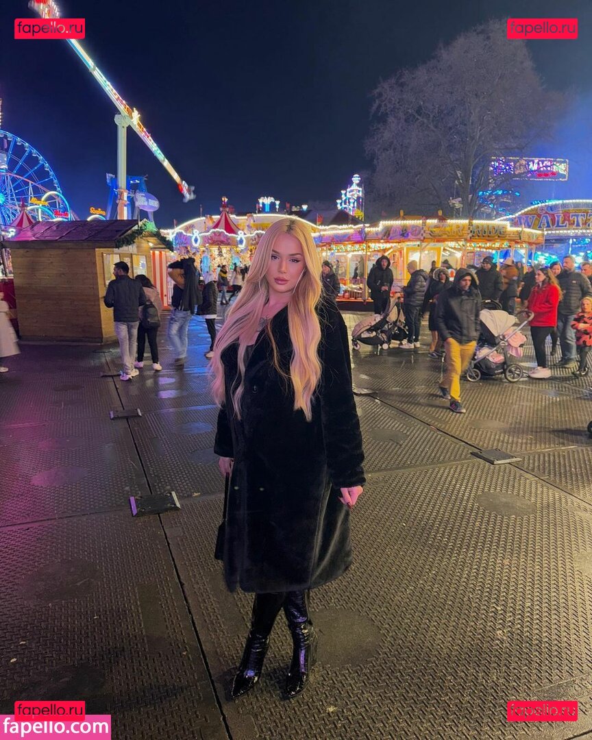 Hillary / Hillawood / https: Onlyfans Photo Gallery 