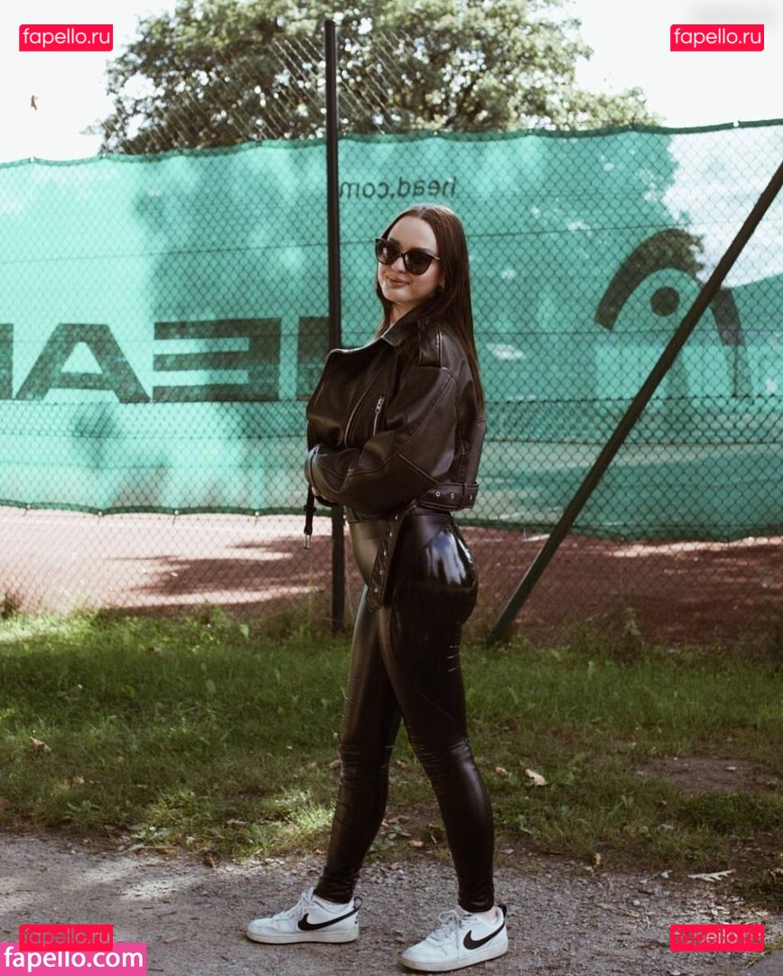 Wer ist sie ? / https: / sorrygirlss_ / throatgoatsell Onlyfans Photo Gallery 