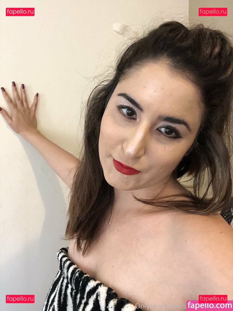 sarcasticbrunettes.library / snarkybrunette Onlyfans Photo Gallery 