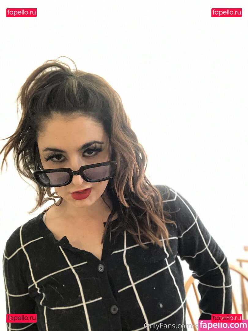 sarcasticbrunettes.library / snarkybrunette Onlyfans Photo Gallery 