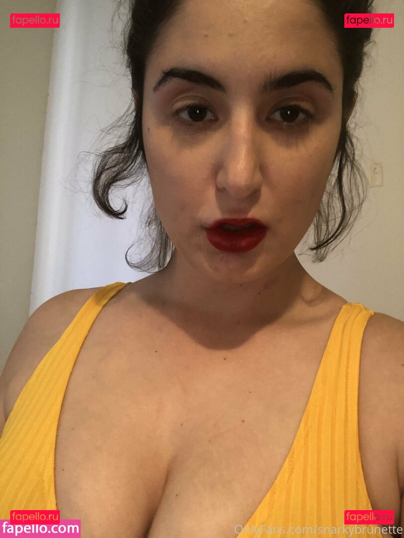 sarcasticbrunettes.library / snarkybrunette Onlyfans Photo Gallery 