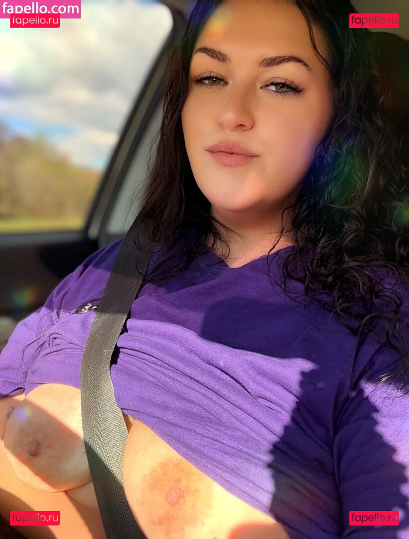 Miavossx / queenkayxox Onlyfans Photo Gallery 