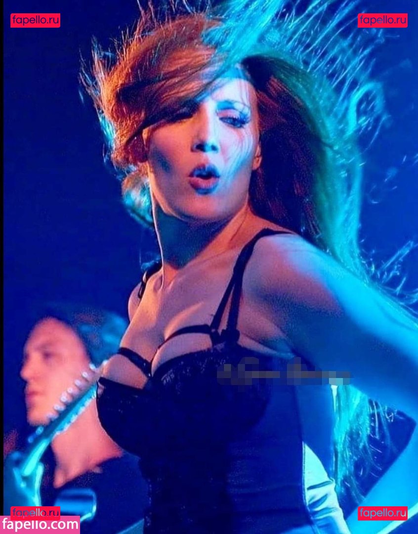 Simone Simons / simonesimons Onlyfans Photo Gallery 