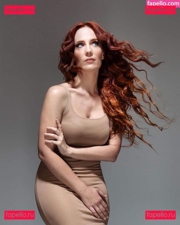 Simone Simons / simonesimons Onlyfans Photo Gallery 