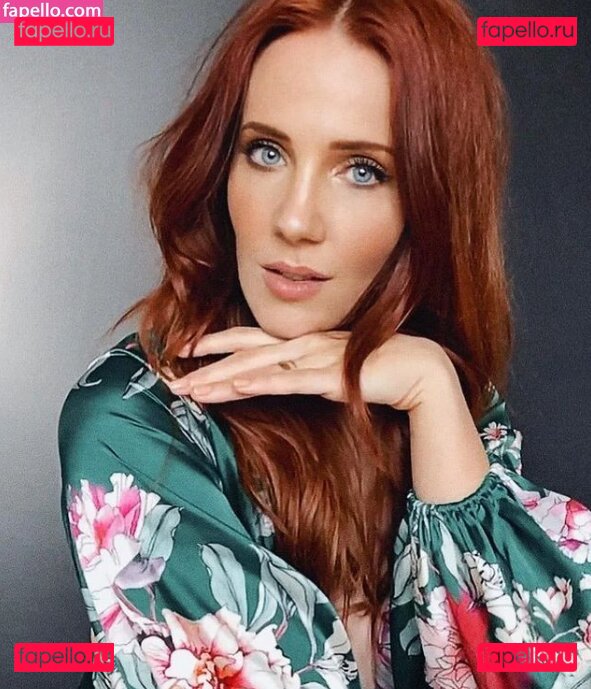 Simone Simons / simonesimons Onlyfans Photo Gallery 