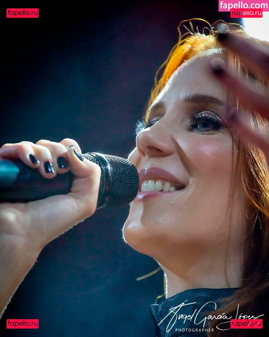 Simone Simons / simonesimons Onlyfans Photo Gallery 