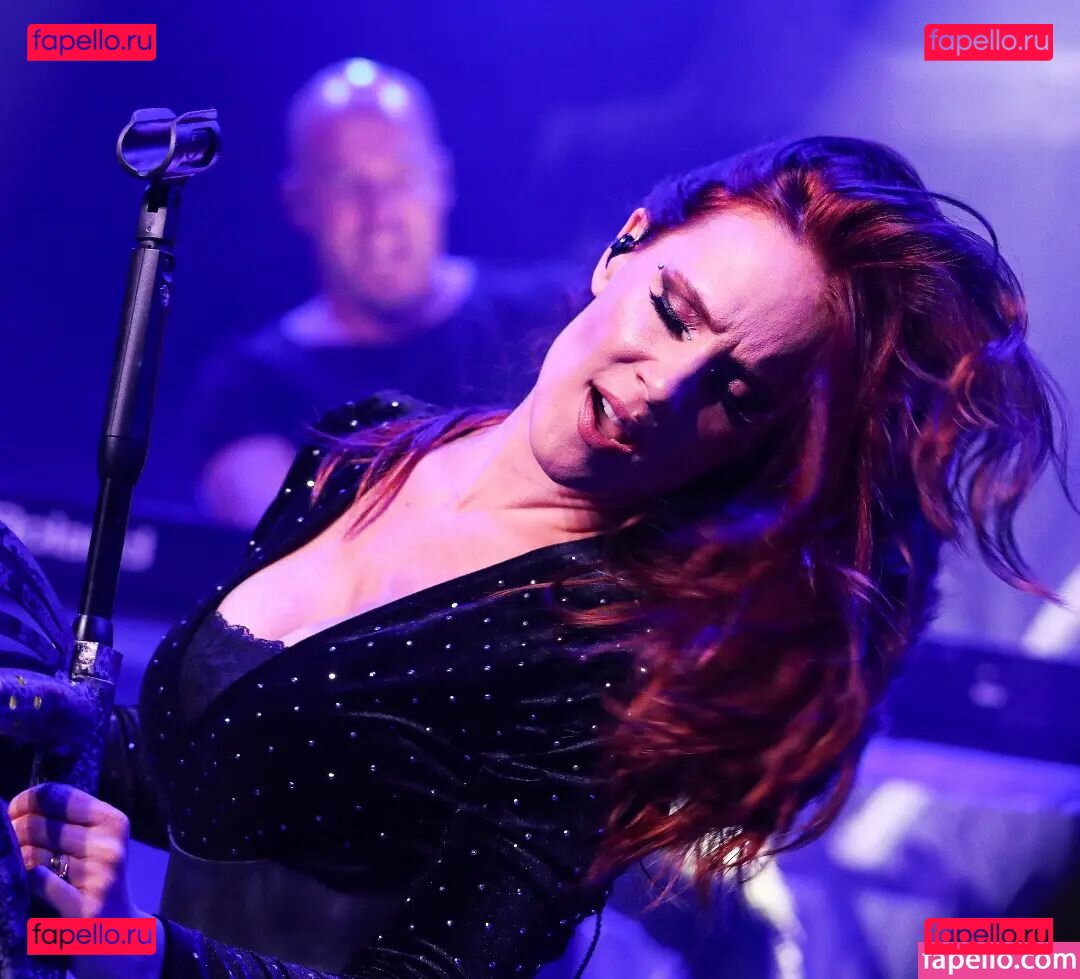 Simone Simons / simonesimons Onlyfans Photo Gallery 