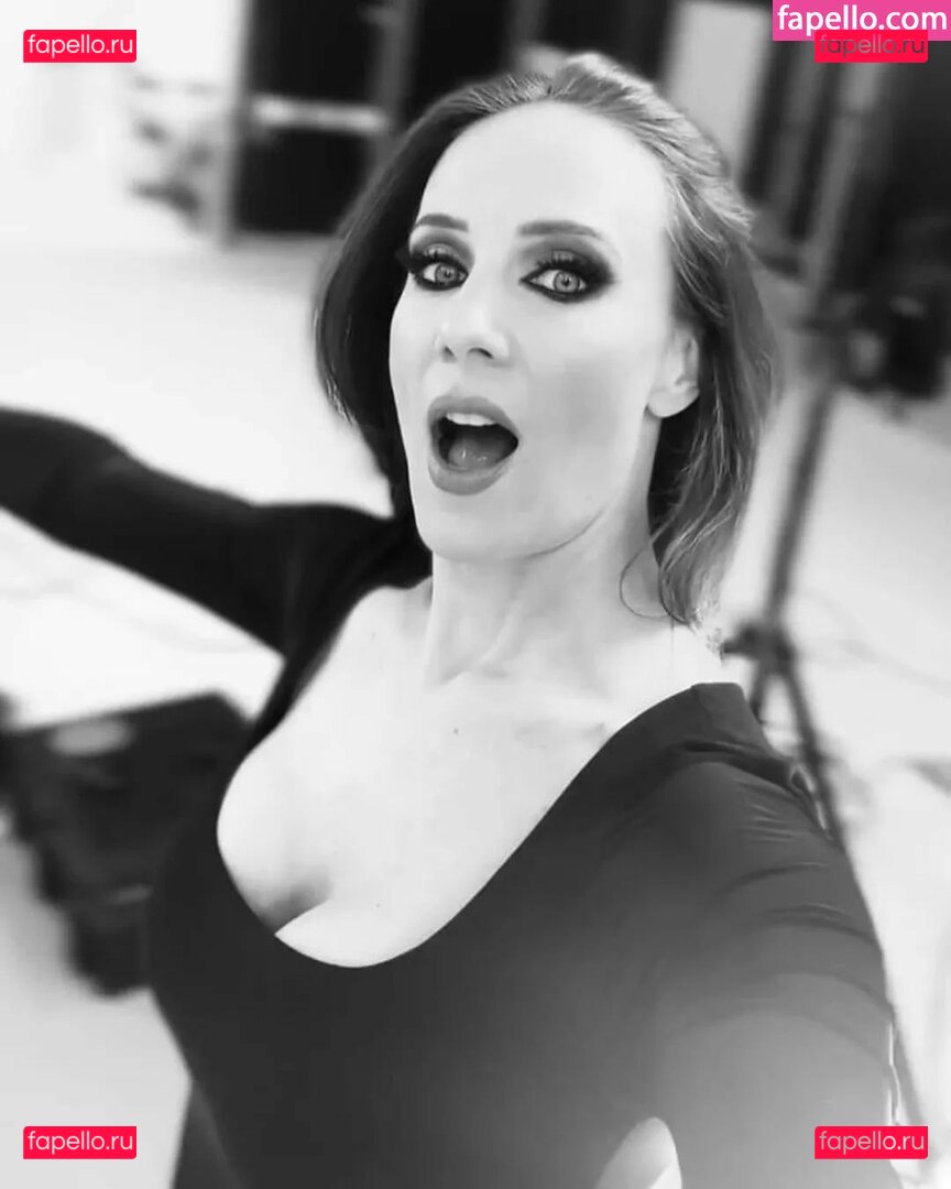 Simone Simons / simonesimons Onlyfans Photo Gallery 