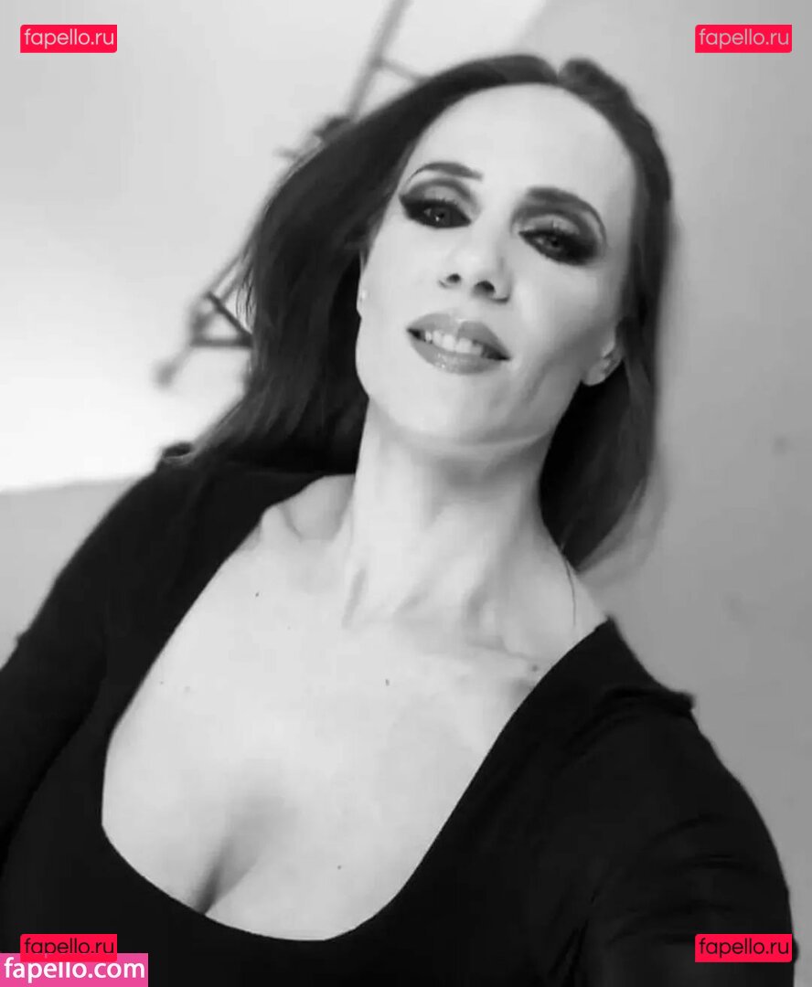 Simone Simons / simonesimons Onlyfans Photo Gallery 