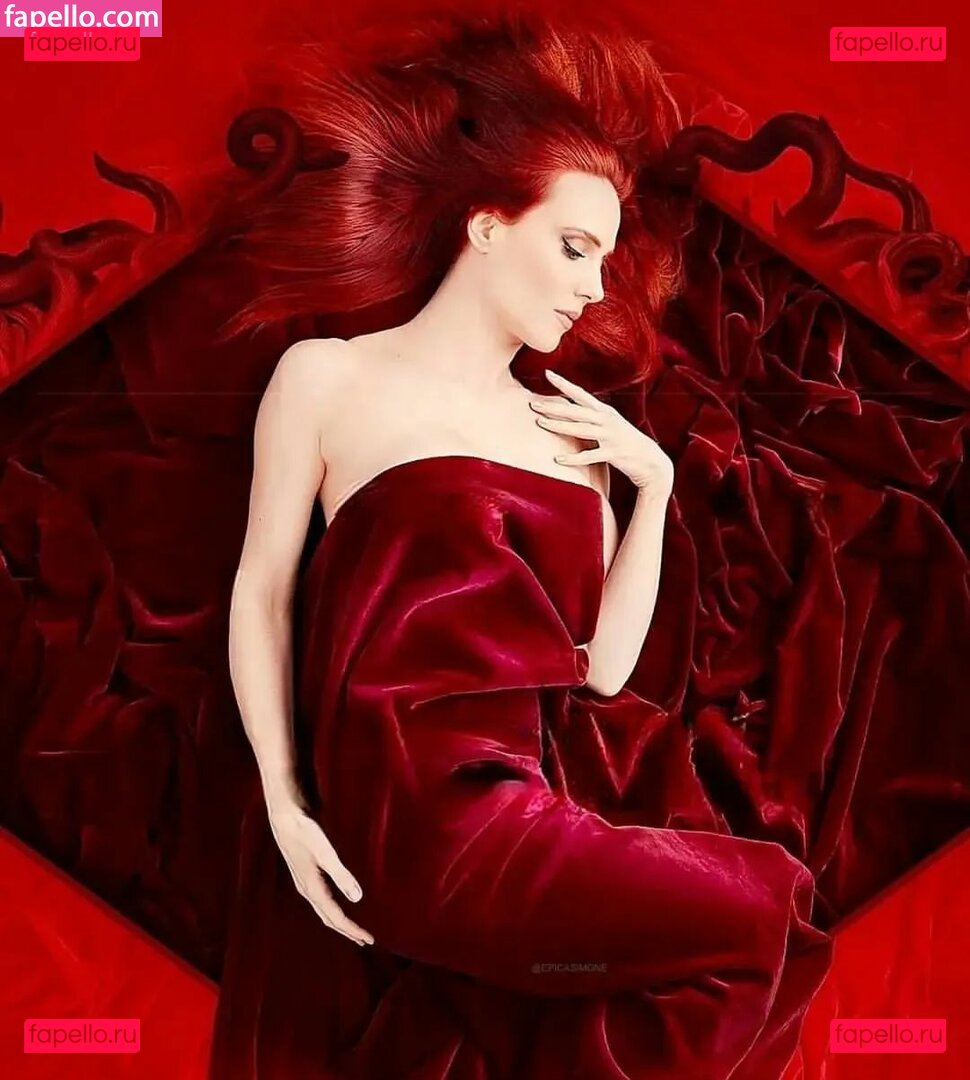 Simone Simons / simonesimons Onlyfans Photo Gallery 