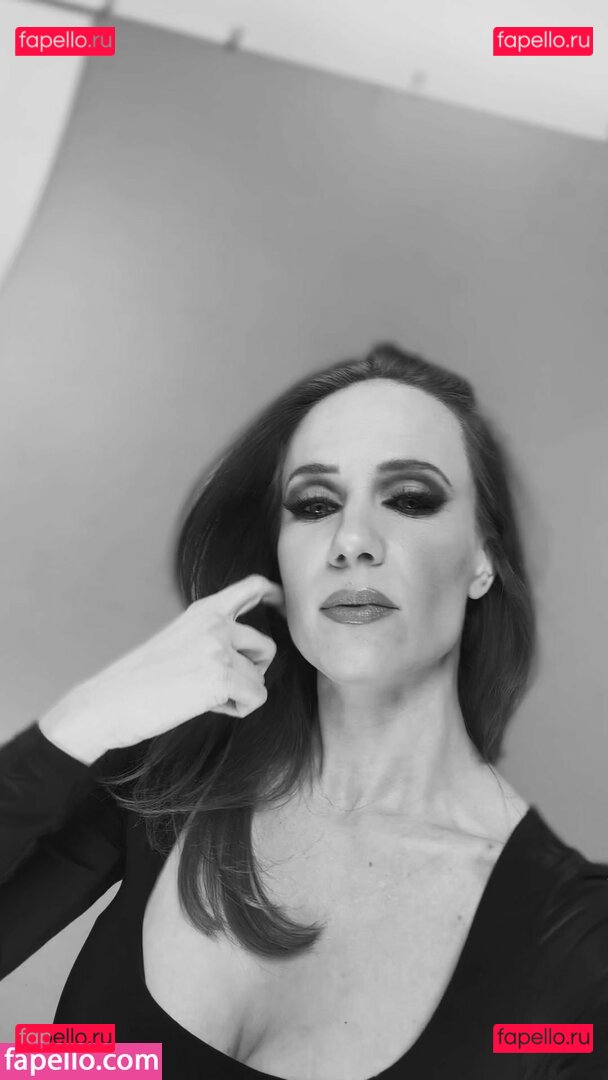 Simone Simons / simonesimons Onlyfans Photo Gallery 