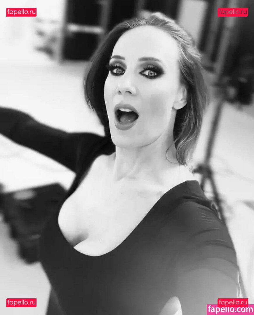 Simone Simons / simonesimons Onlyfans Photo Gallery 
