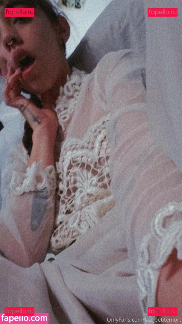 laa_petitemort Onlyfans Photo Gallery 