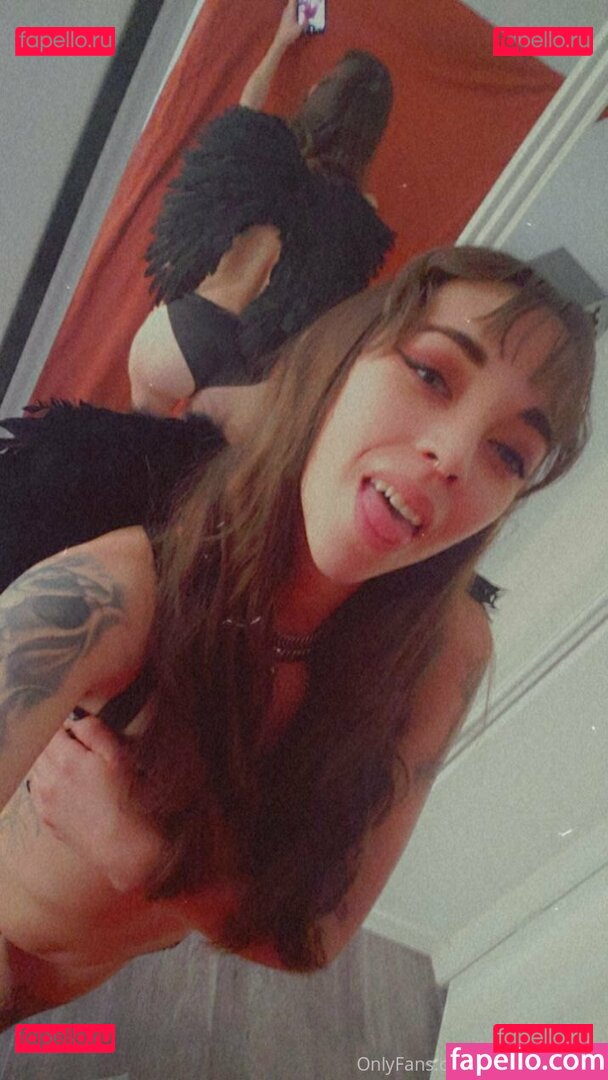 laa_petitemort Onlyfans Photo Gallery 