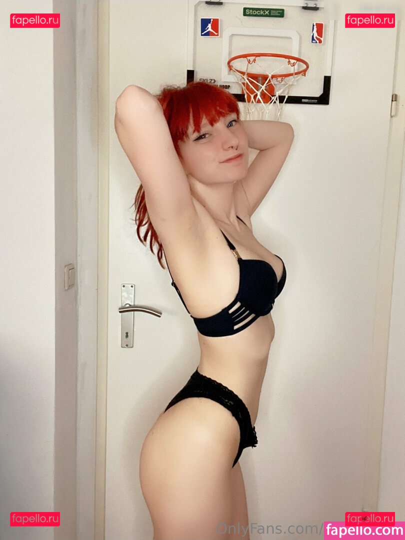 Anniee.red / anieee.red Onlyfans Photo Gallery 