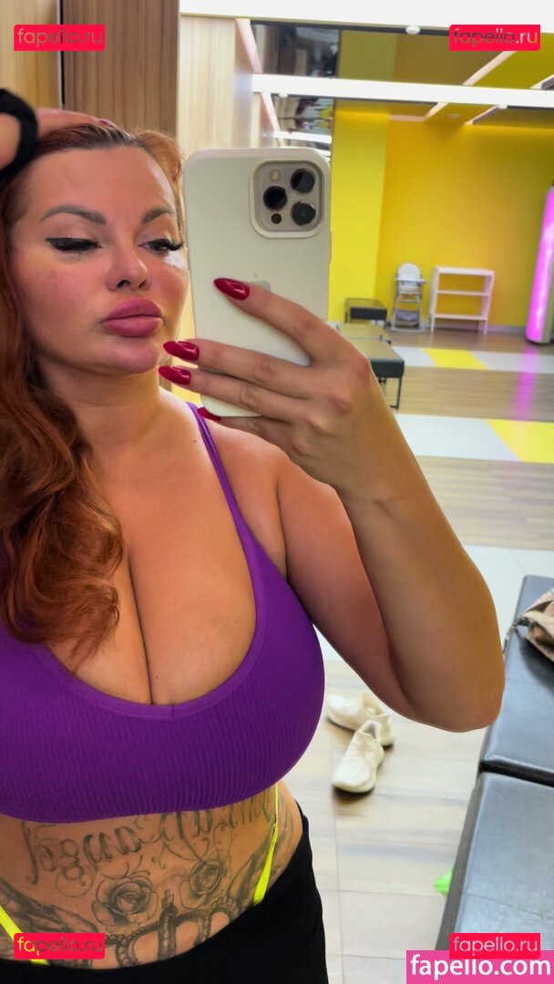 Yulia Moretti / _yulia.moretti_ / https: / yulia / yuliaxxxx Onlyfans Photo Gallery 