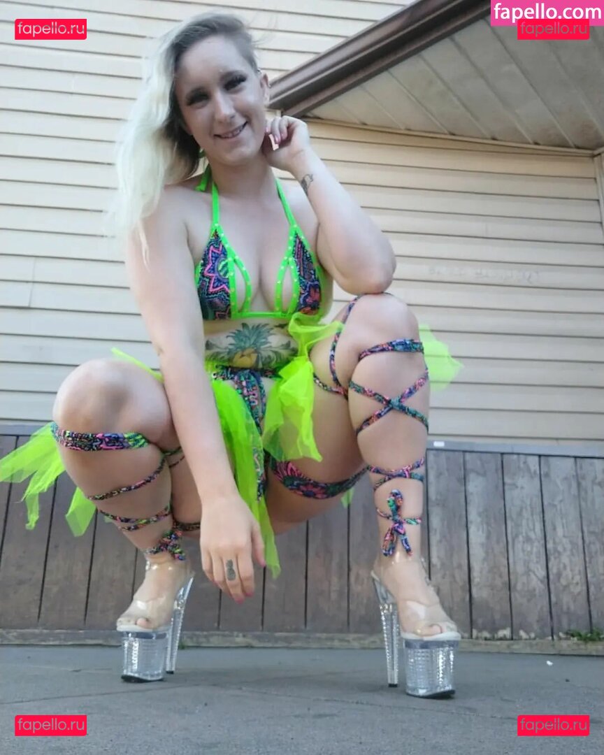 Sierra Pine / https: / sierra.x.pine Onlyfans Photo Gallery 