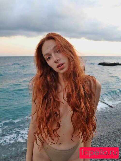 maya-red-haired / xredbatx Onlyfans Photo Gallery 