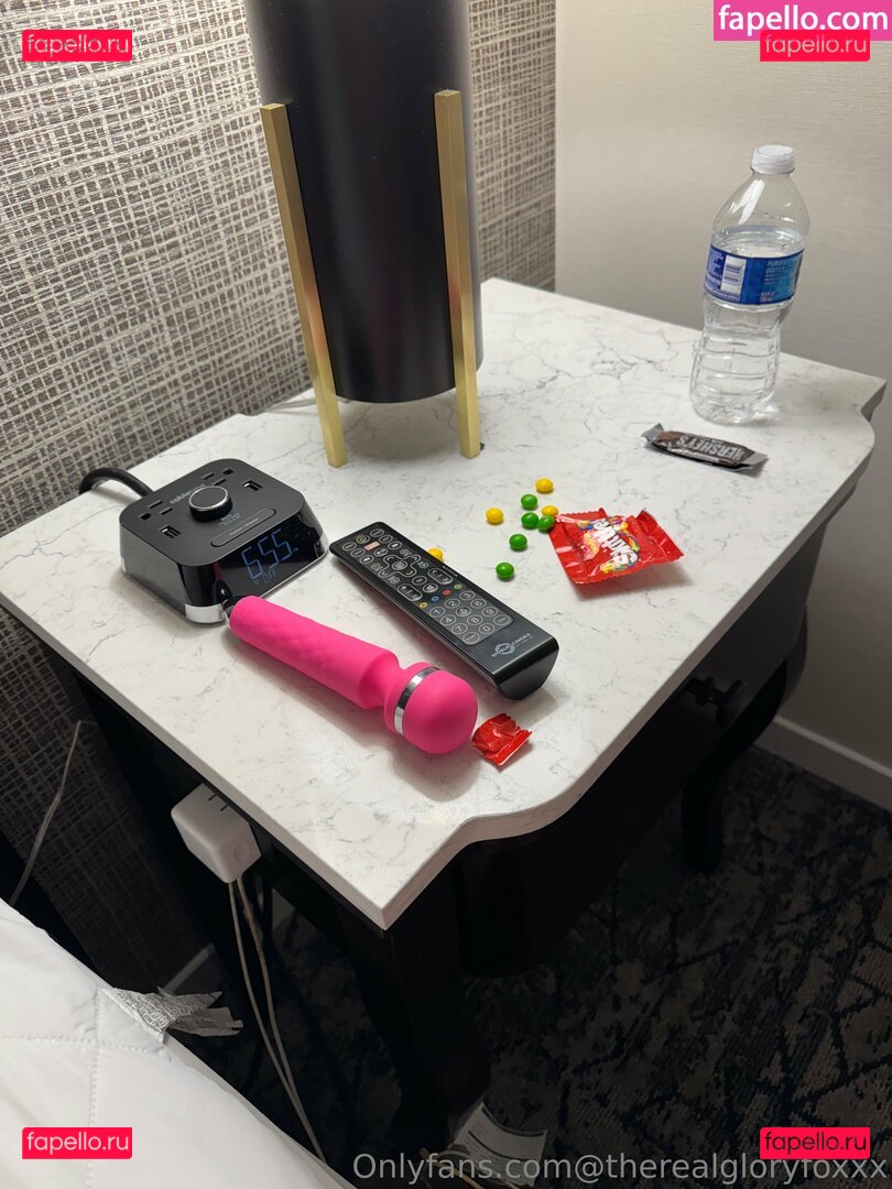 gloryalfonzov / therealgloryfoxxx Onlyfans Photo Gallery 