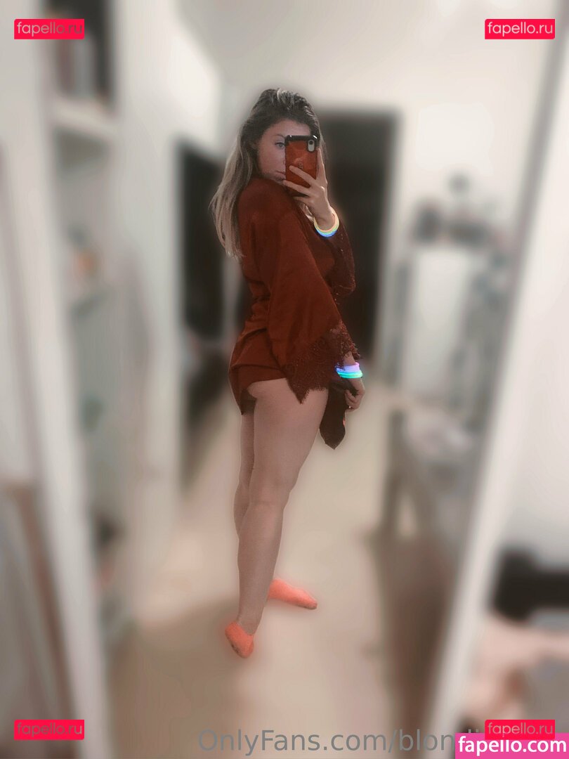 _blondieasmr_ / blondieasmr Onlyfans Photo Gallery 