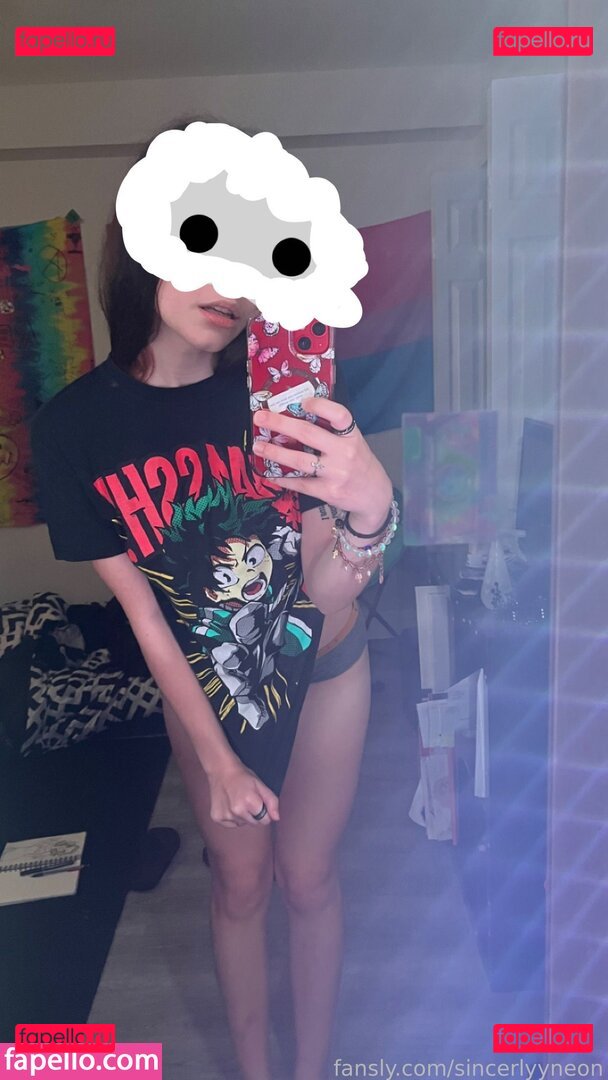 sincerelysimone__ / sincerlyyneon Onlyfans Photo Gallery 