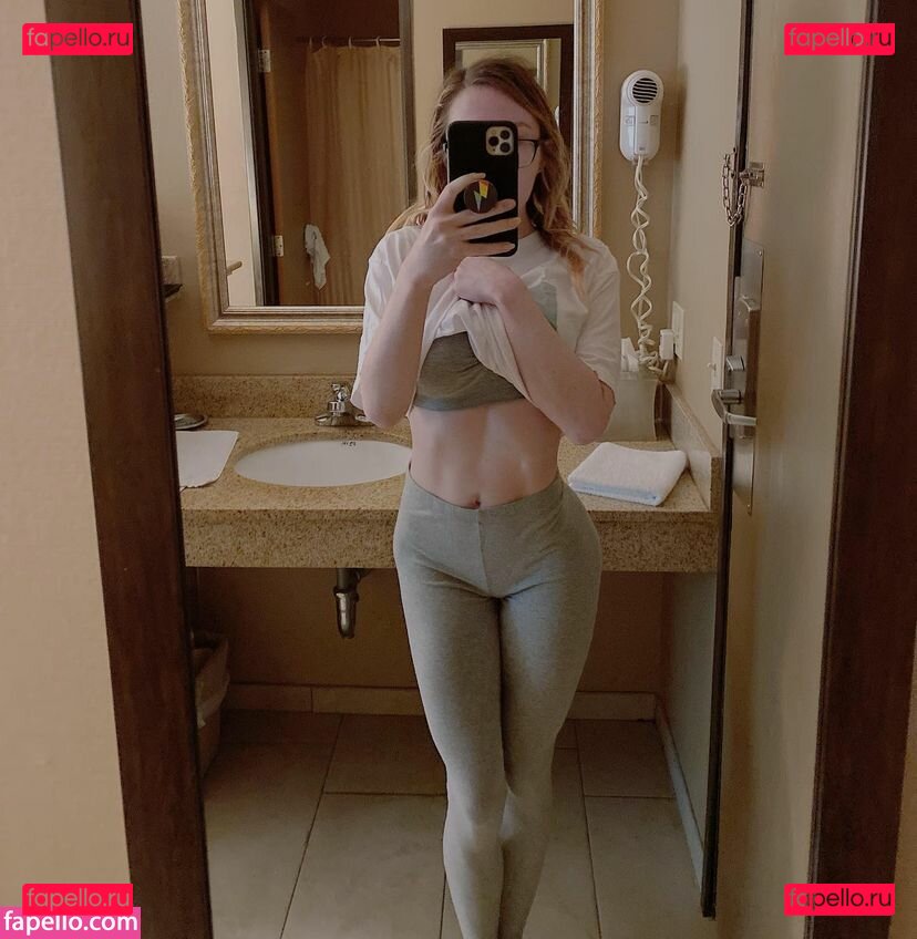 Alaina Taylor / Pintsizedblonde / https: / pintsizedblond Onlyfans Photo Gallery 