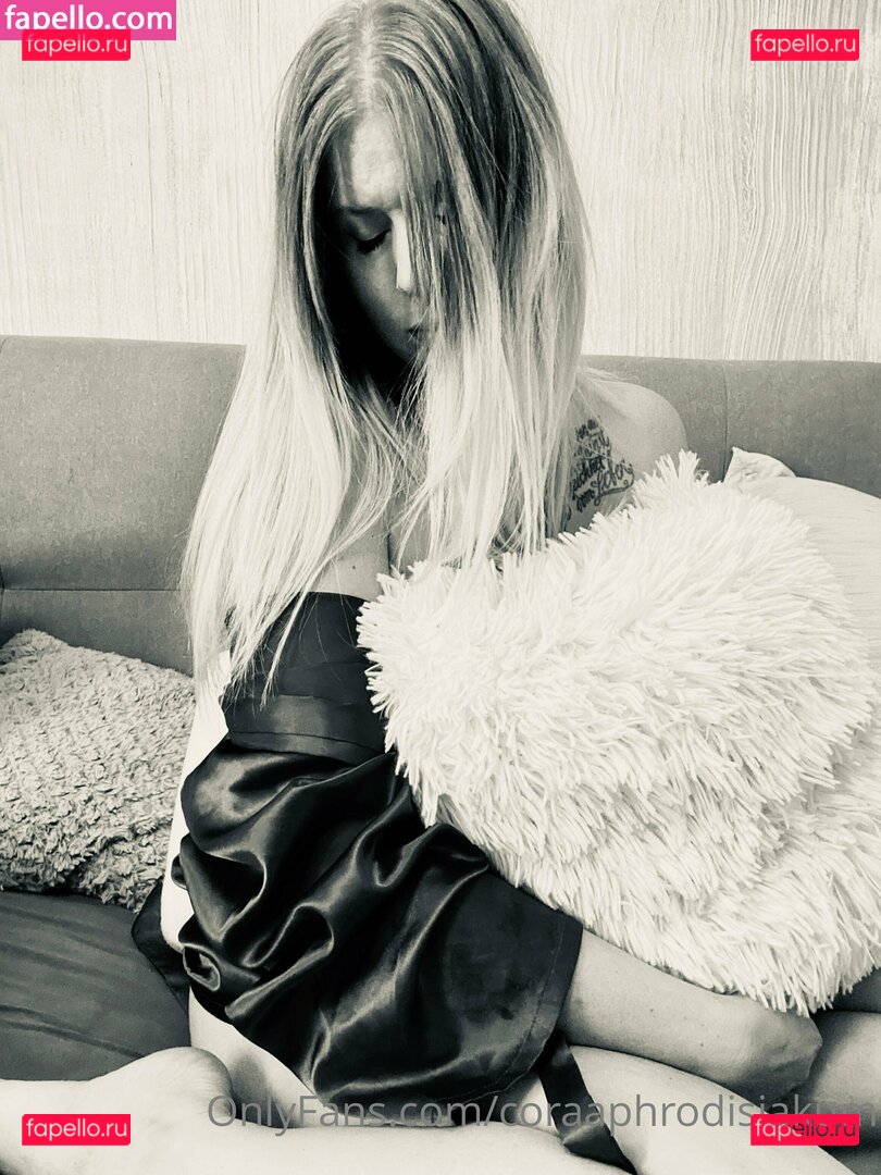 coraaphrodisiakum / our.cora Onlyfans Photo Gallery 