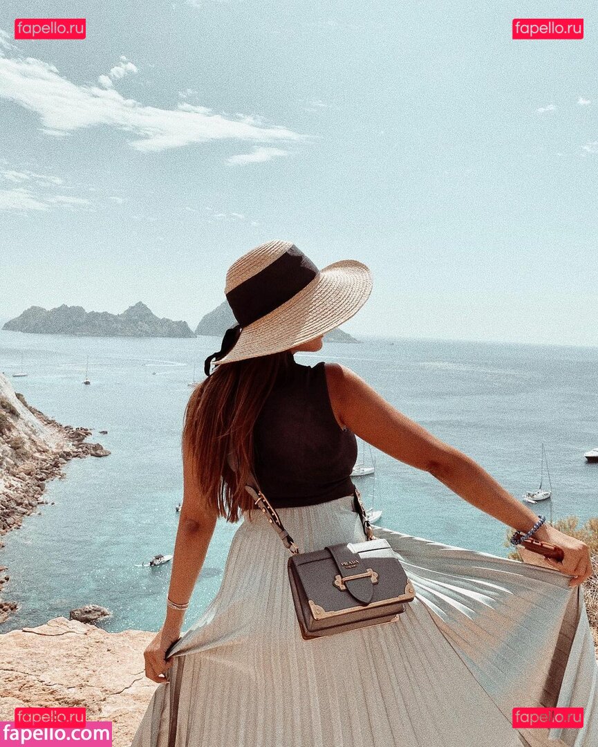 Carla / carlatwiinn Onlyfans Photo Gallery 