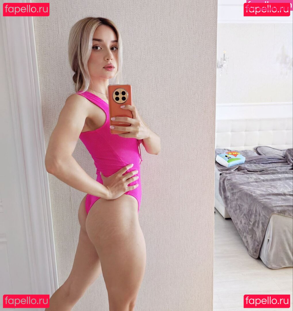 AlinaNaMeli / alinabaeee Onlyfans Photo Gallery 