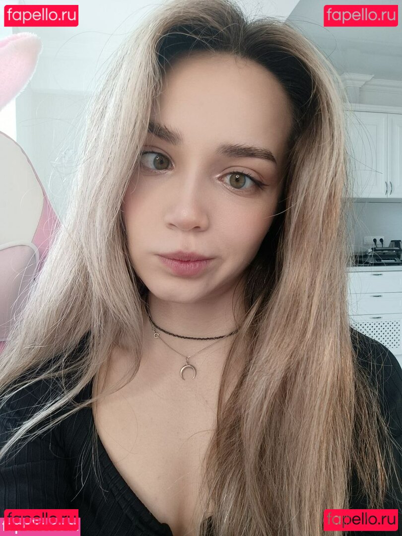 AlinaNaMeli / alinabaeee Onlyfans Photo Gallery 