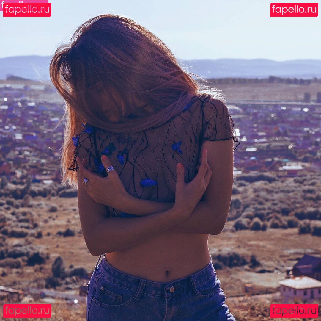 AlinaNaMeli / alinabaeee Onlyfans Photo Gallery 