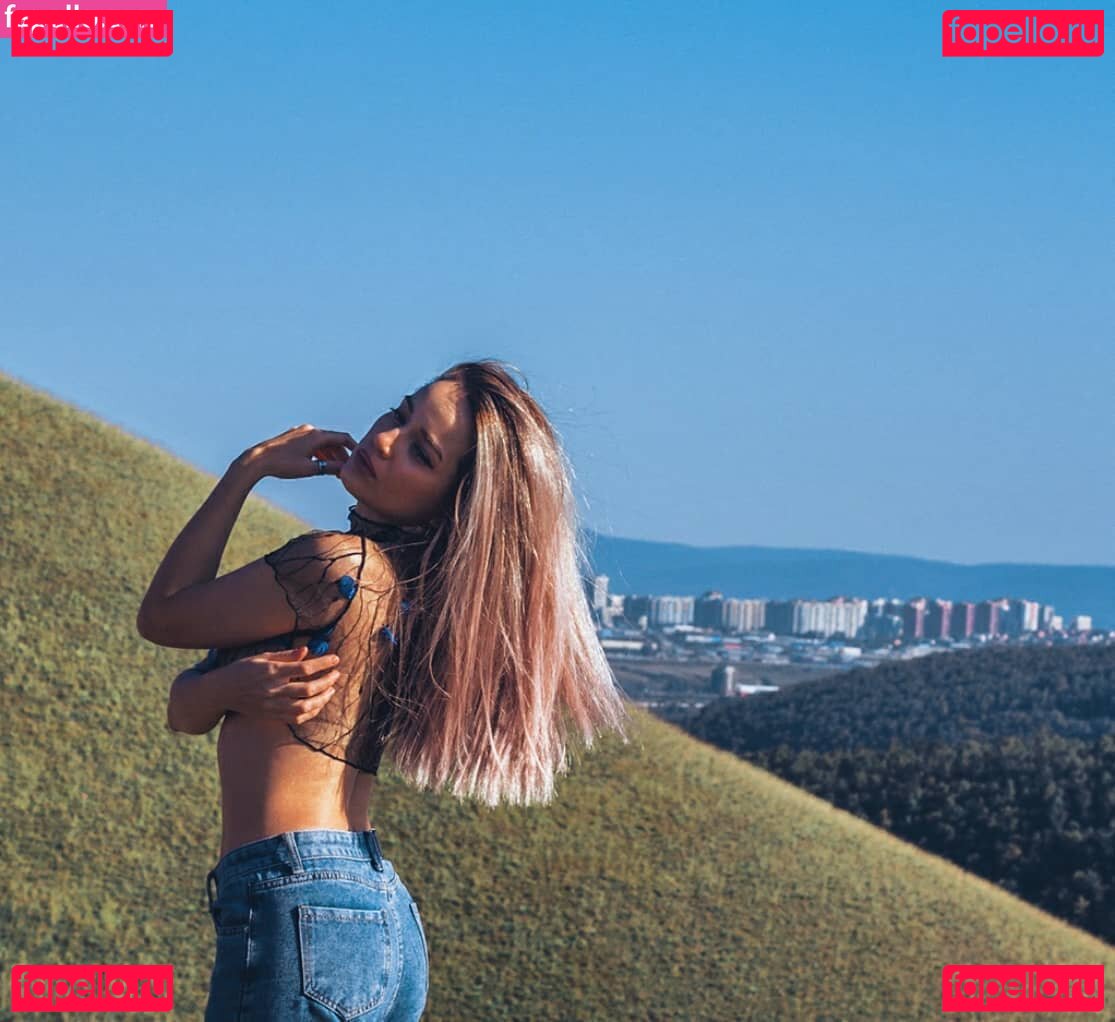 AlinaNaMeli / alinabaeee Onlyfans Photo Gallery 