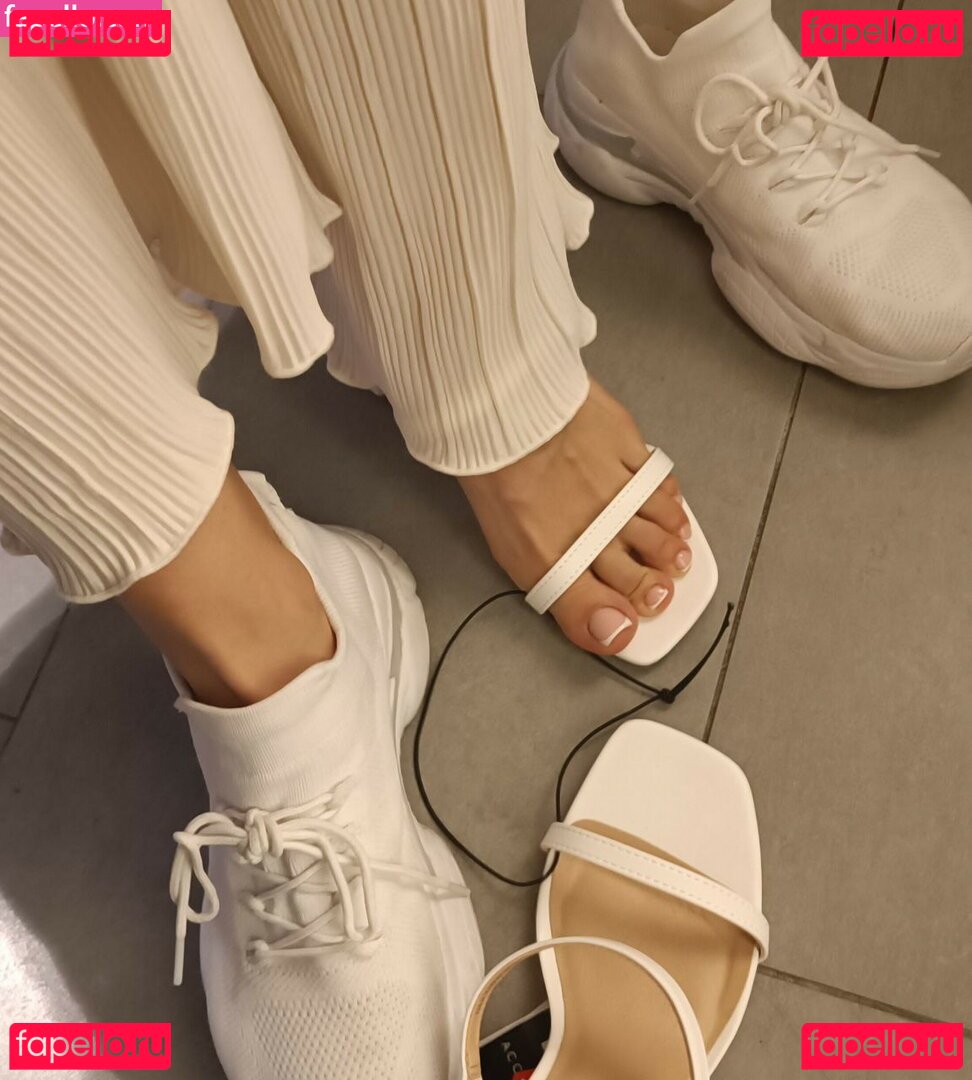 AlinaNaMeli / alinabaeee Onlyfans Photo Gallery 