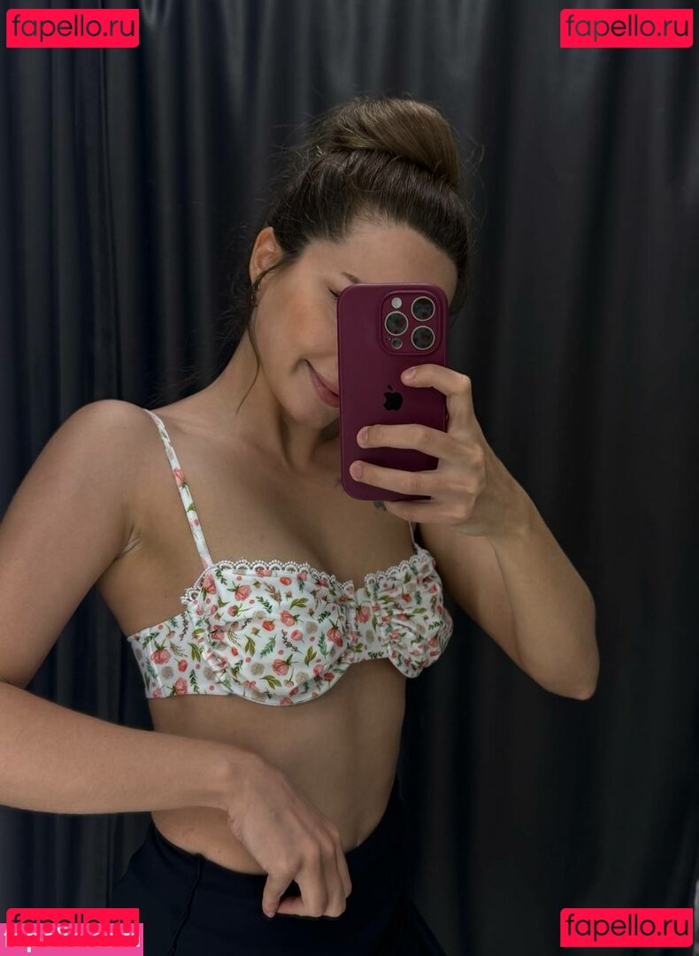 AlinaNaMeli / alinabaeee Onlyfans Photo Gallery 