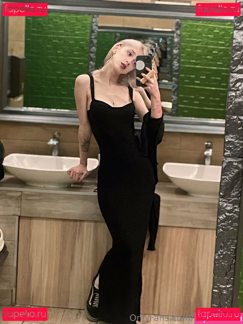 kirababyx / kirababyxx Onlyfans Photo Gallery 