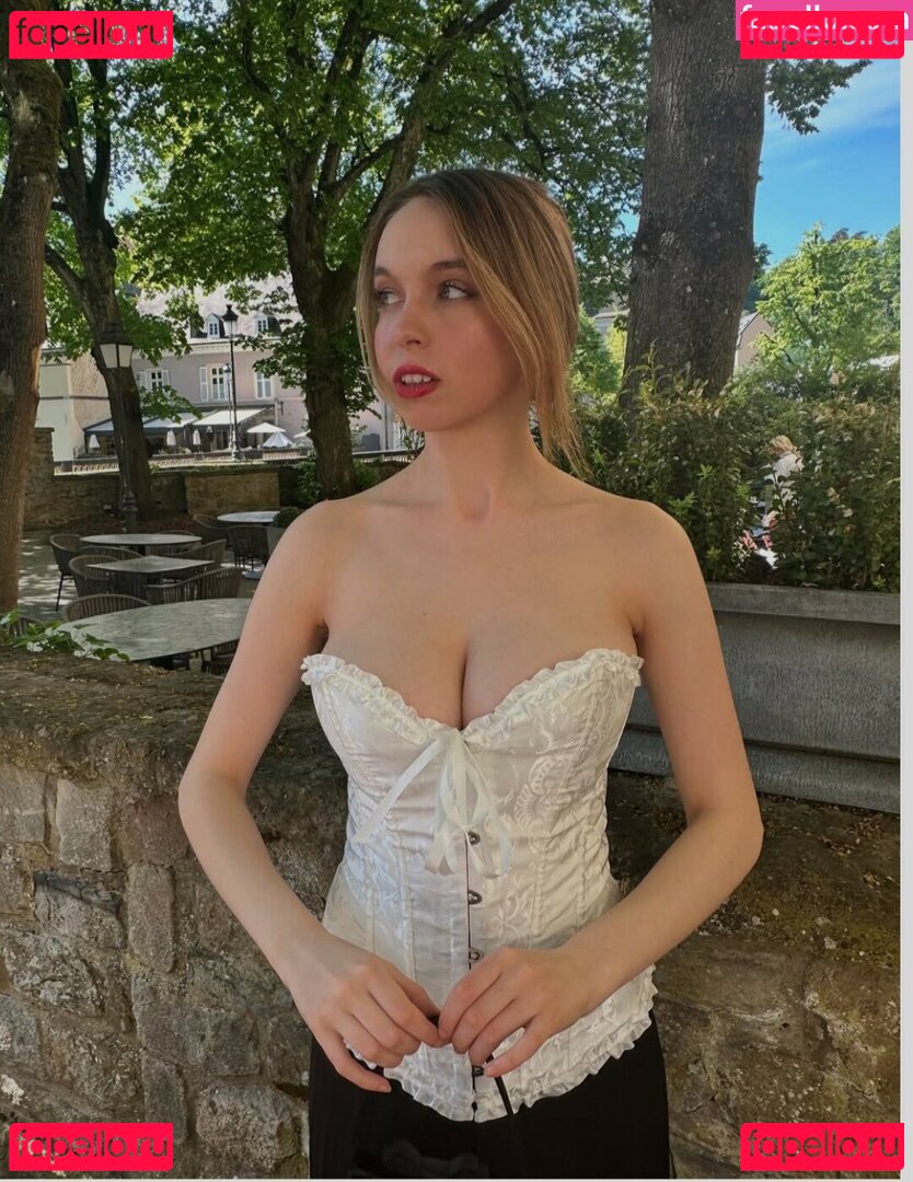 Serena Skybourne / SerenaSkybourne / https: / serena.00 Onlyfans Photo Gallery 