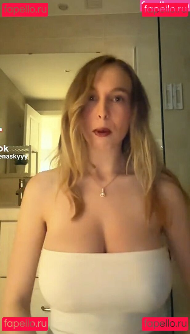 Serena Skybourne / SerenaSkybourne / https: / serena.00 Onlyfans Photo Gallery 