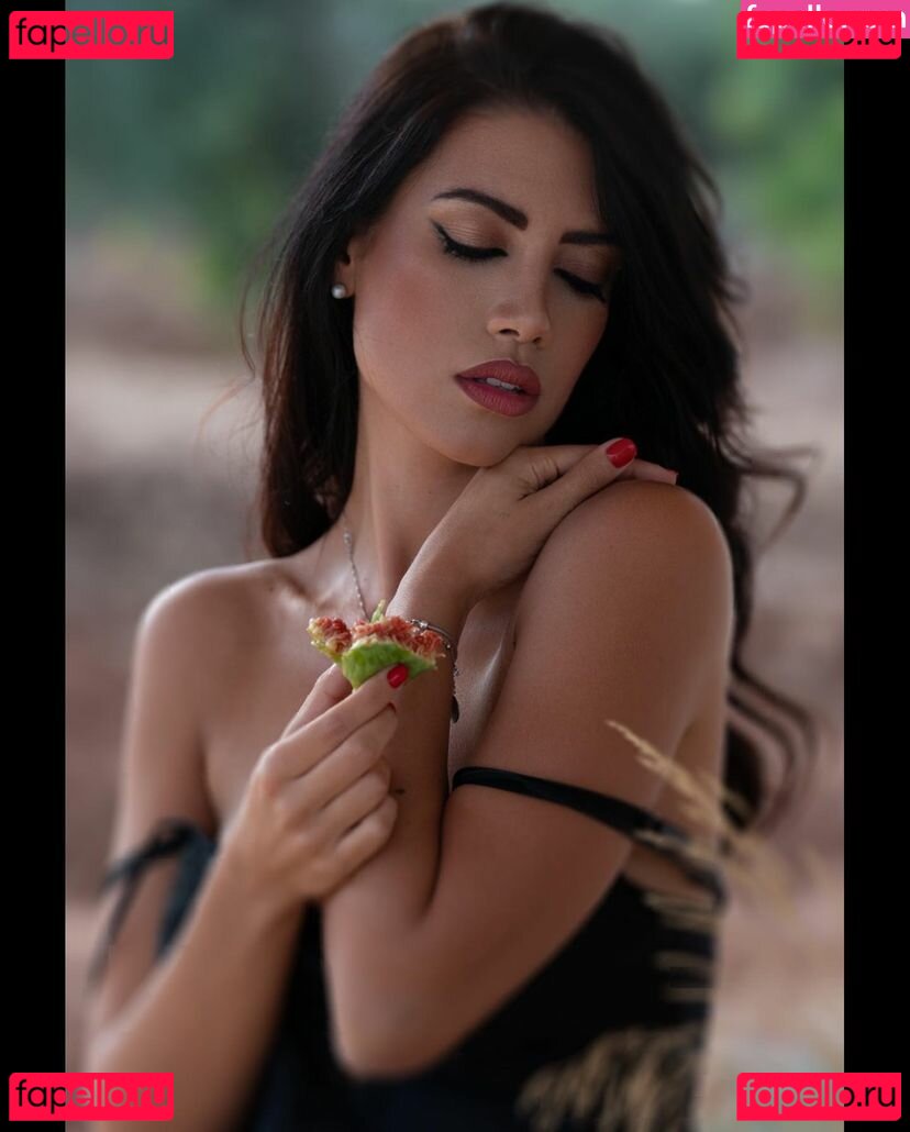 Sharon De Luca / lifebysharondl / sonnedeluca Onlyfans Photo Gallery 