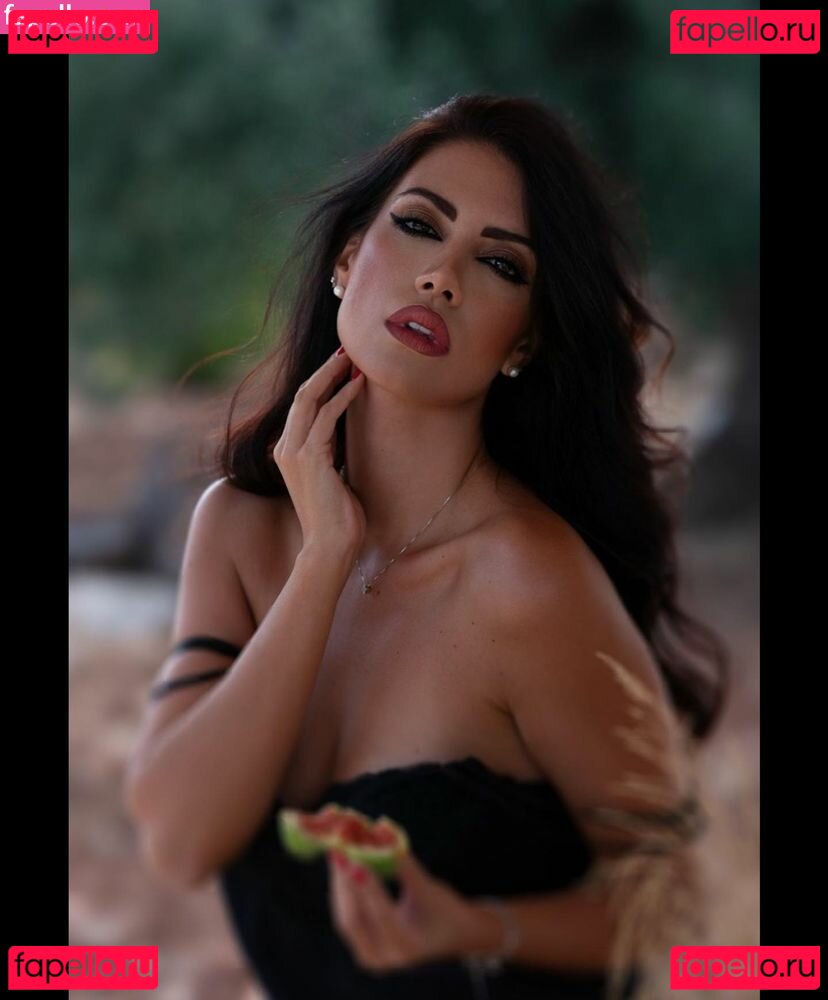 Sharon De Luca / lifebysharondl / sonnedeluca Onlyfans Photo Gallery 