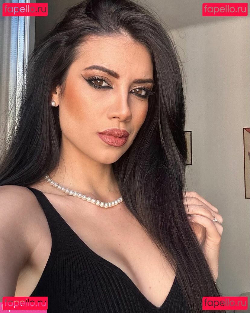 Sharon De Luca / lifebysharondl / sonnedeluca Onlyfans Photo Gallery 