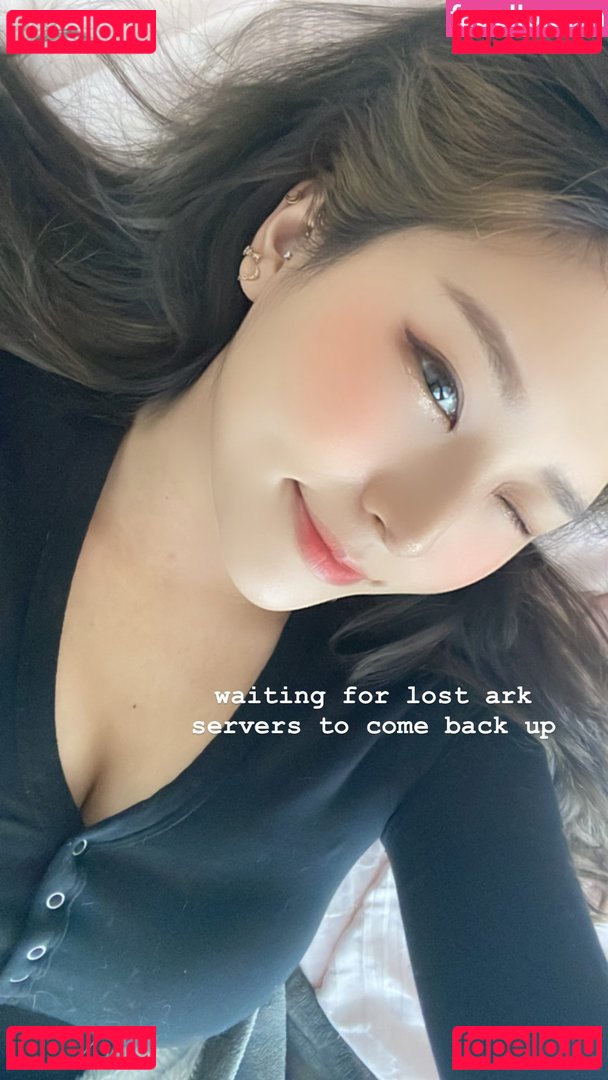 Aikuros / Hyoon / floaromaa Onlyfans Photo Gallery 